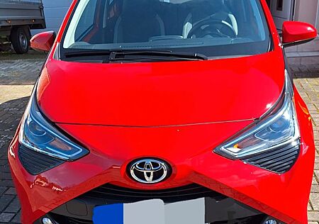 Toyota Aygo (X) Aygo (X) 1,0-l-VVT-i x x