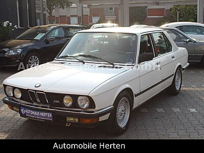 BMW 520i E28*LIMO*TÜV NEU*H-ZULASSUNG*SCHALTER*TOP*