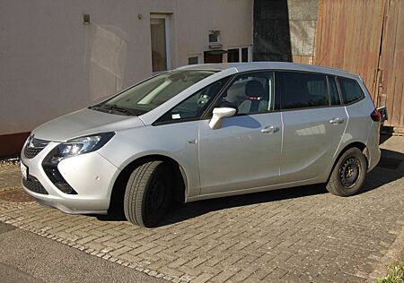 Opel Zafira C Tourer 1.4l mit FlexFix Fahrradträ