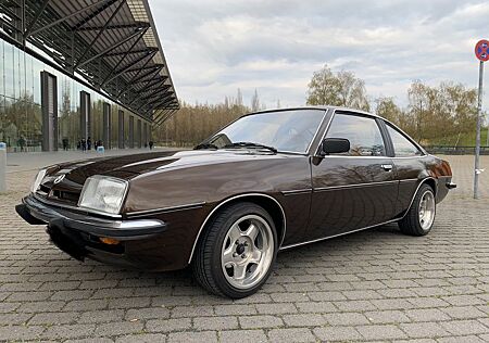 Opel Manta 2.8 E Automatik mit 6 Zylinder Commodore