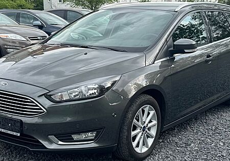 Ford Focus Turnier 1.5 Titanium Garantie HU Neu