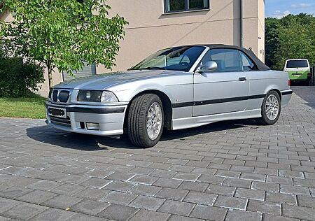 BMW 318i E36 Cabrio mit original M-Paket