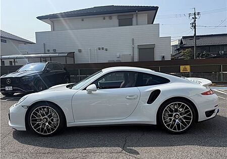 Porsche 911 Turbo S 4WD