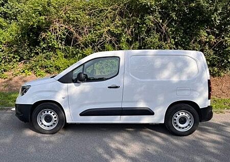 Opel Astra electric Combo-e Cargo 3 Sitze Holzverkl. Anhängerkuppl.