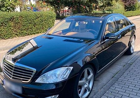 Mercedes-Benz S 500 -