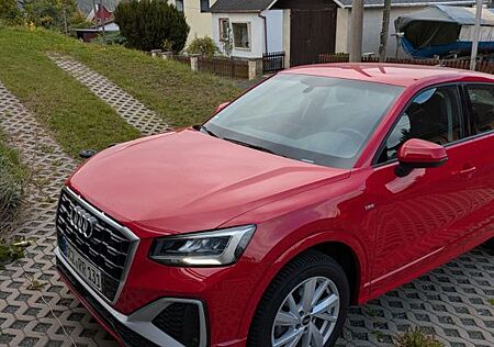 Audi Q2 30 TFSI S line 16190 km erst