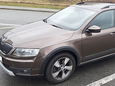 Skoda Octavia 2.0 TDI DSG 4x4 Scout/Xenon/Navi/AHK/TÜV