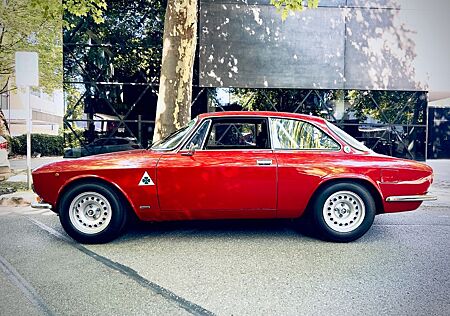 Alfa Romeo GT Twinspark Formula GT Rennwagen  Strassenzul.