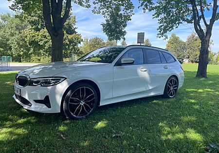 BMW 320i Touring Advantage mit Sportsitzen
