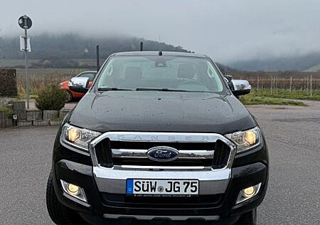 Ford Ranger mit Hurter Seilweinde und Tesser Verdeck