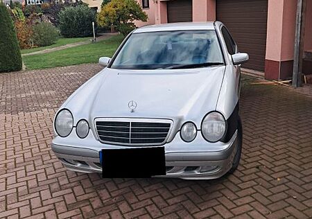 Mercedes-Benz E 240 CLASSIC Classic