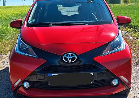 Toyota Aygo (X) Aygo (X) 1,0-l-VVT-i x-wave x-wave