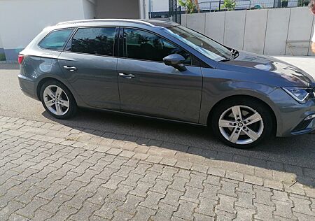 Seat Leon ST 2.0 TDI 135kW FR DSG FR+AHK+RFK+ACC+NAVI