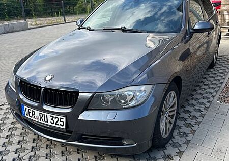 BMW 325i -PDC,Leder,Xenon,Navi,Schwarzer Himmel