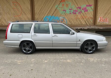 Volvo V70 Serviceheft gepflegt, guter Zust. Neuteile