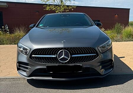 Mercedes-Benz A 200 /AMG Line/Burmester/Ambiente/Carplay/Night