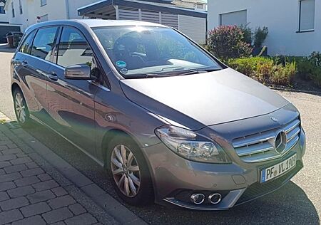 Mercedes-Benz B 180 -