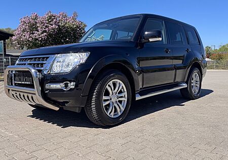Mitsubishi Pajero 3.2 DI-D SUV-Star LEDER Kamera 1.HAND