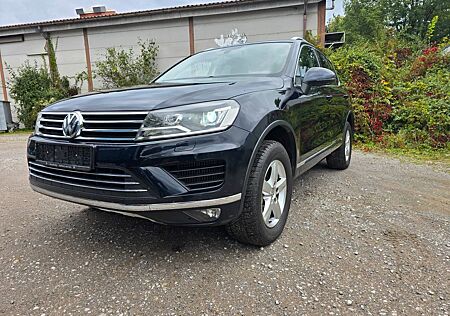 VW Touareg Volkswagen 3.0 V6 TDI SCR Tiptronic