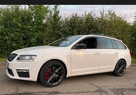 Skoda Octavia RS 2.0 TSI DSG Top Zustand AHK wenig KM
