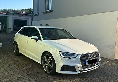 Audi A3 40 TFSI S tronic quattro Sprtback