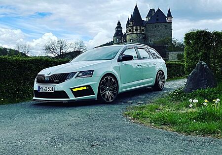 Skoda Octavia 2.0 TDI SCR DSG RS Combi RS