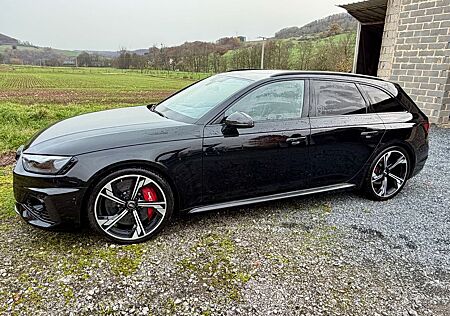 Audi RS4 , Keramikbremsen, head up, massage Sitze