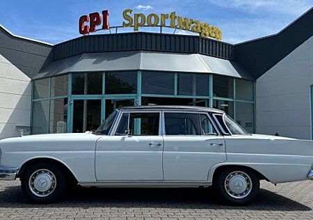 Mercedes-Benz 230 230S sehr guter Zustand