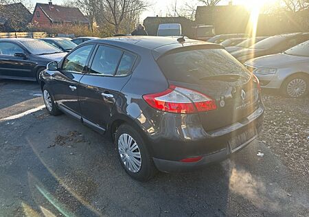 Renault Megane III Lim. 5-trg. Dynamique KEYLESS GO/NAVI