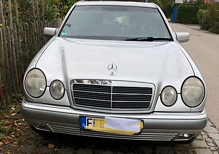 Mercedes-Benz E 200 ELEGANCE Elegance