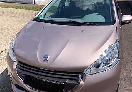 Peugeot 208 1.6 Allure 120 VTi Allure Klima Navi SHZ AHK