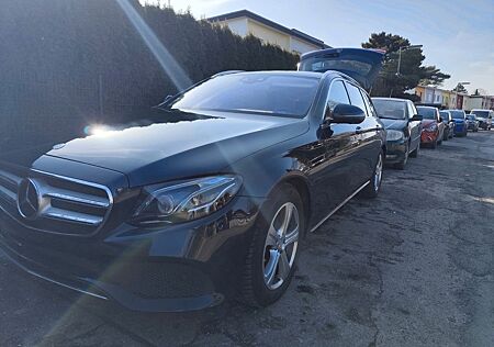 Mercedes-Benz E 220 d T Autom. Panorama Standheizung 9g