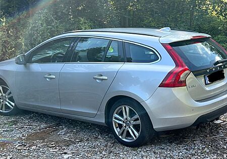 Volvo V60 D4 -5 Zylinder, integrierte Sitzerhöhung