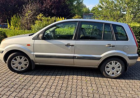 Ford Fusion 1,4 16V + +