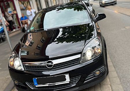 Opel Astra GTC 1.7 CDTI Diesel in schwarz 110PS
