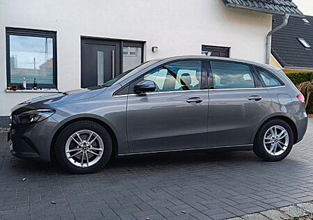 Mercedes-Benz B 180 DCT -