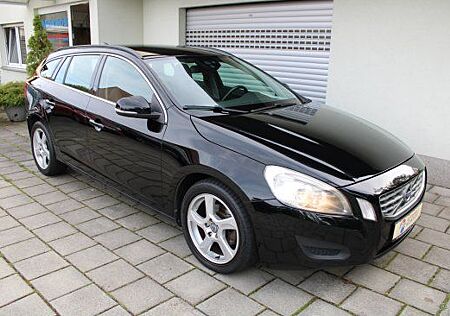 Volvo V60 DRIVe Momentum Navigation Sitzhzg PDC Klimaa