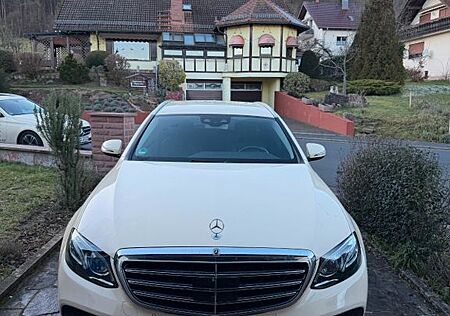 Mercedes-Benz E 220 d T Autom. -
