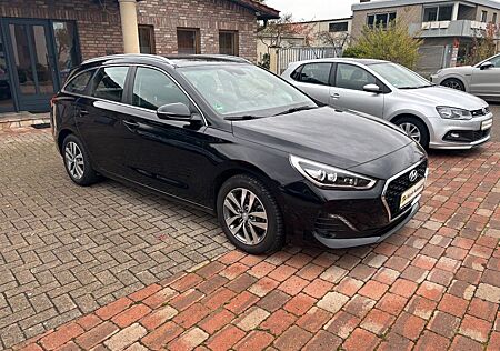 Hyundai i30 cw Premium+nur74Tkm+Navi+Led+