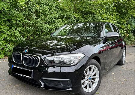 BMW 118i schwarz