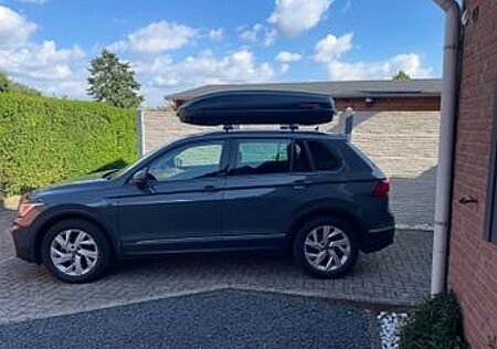 VW Tiguan Volkswagen 1.5 ACTIVE AHK Garantie 06/27 Standhzg.
