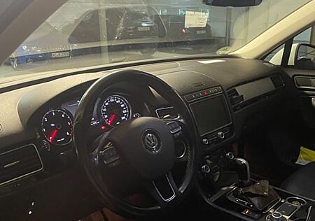 VW Touareg Volkswagen 3.0 V6 TDI SCR 150kW Tiptr Exclusive...