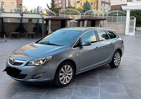 Opel Astra Sports Tourer 1.4 T Design Edition 103...