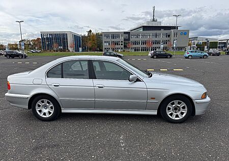 BMW 520i A -