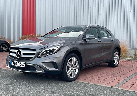 Mercedes-Benz GLA 200 UrbanAut/Bixenon/Navi/AHK