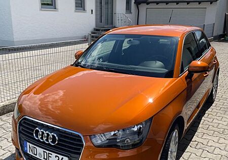 Audi A1 1.6 TDI Attraction Sportback AHK, PDC, Klima