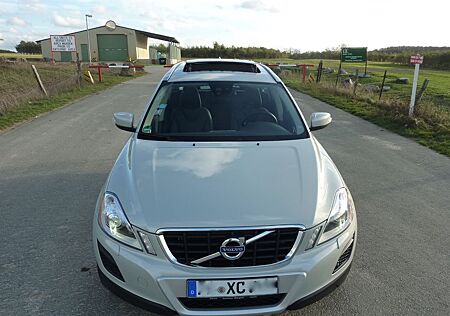 Volvo XC 60 D5 AWD,1Hd,Geartr,Summ,Pano,AHK,Volv Check