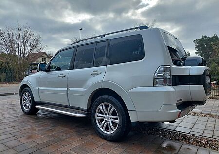Mitsubishi Pajero 3,2 DI-D 4WD Automatik -
