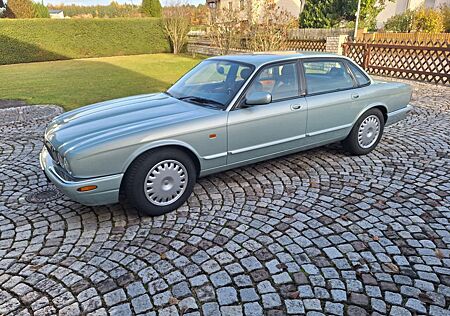 Jaguar XJ8 3.2 -
