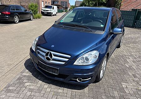 Mercedes-Benz B 200 CDI -Vollausstattung mit Schiebedach